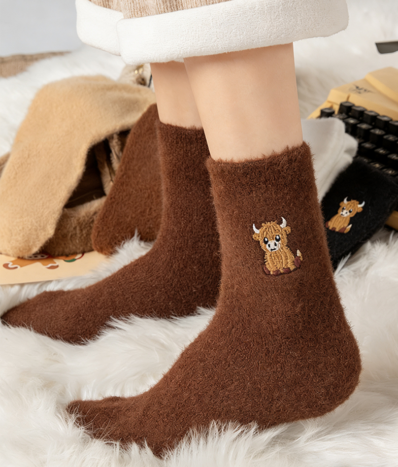 ⏳LAST DAY SALE 50% OFF!🔥Women's Cute Warm Highland Cow Embroidered Plush Socks