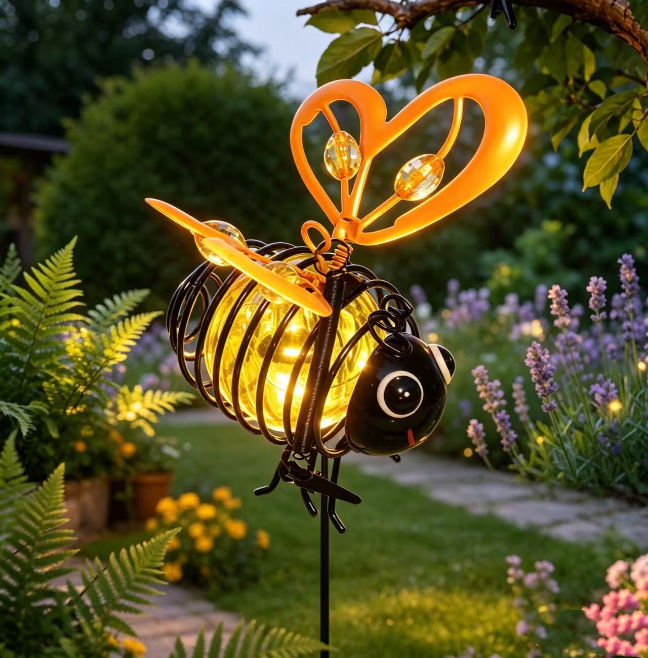 🔥Special Price £10.99!! ⚡50K+ SOLD!✨🐝Hanging Solar Bee Light – Warm Amber Glow, Flicker-Free, Perfect for Garden Parties, Camping, or Kids’ Rooms – Spread Joy Day and Night 🌞🌜