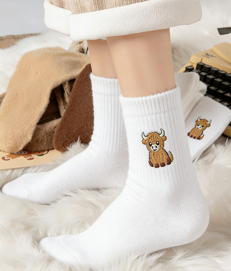 ⏳LAST DAY SALE 50% OFF!🔥Women's Cute Warm Highland Cow Embroidered Plush Socks